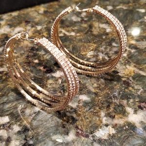 🌞NWT Large gold Crystal  hoop earrings